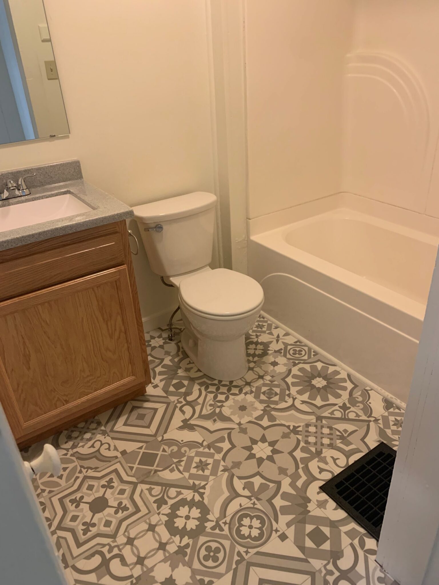 16 Palmer Apt. A Bathroom - Bobcat Rentals, Ohio University College ...